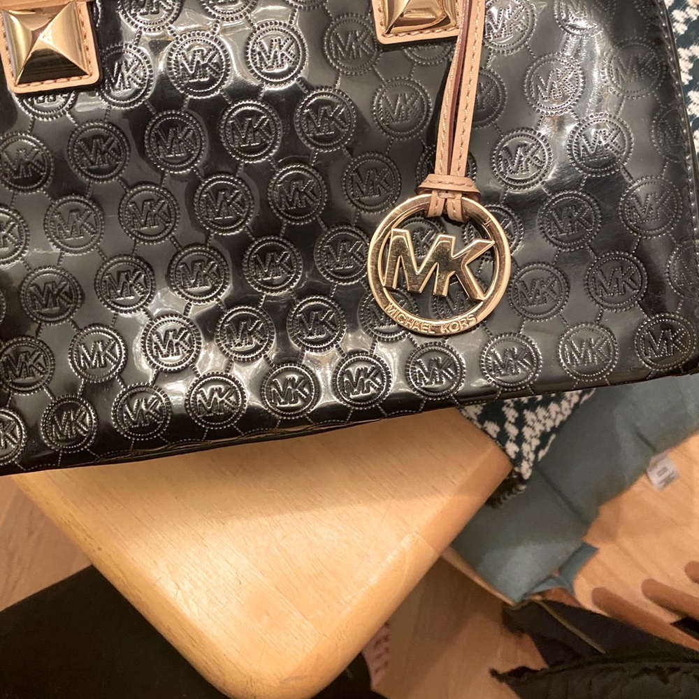Michael Kors barrel bag. Great condition.